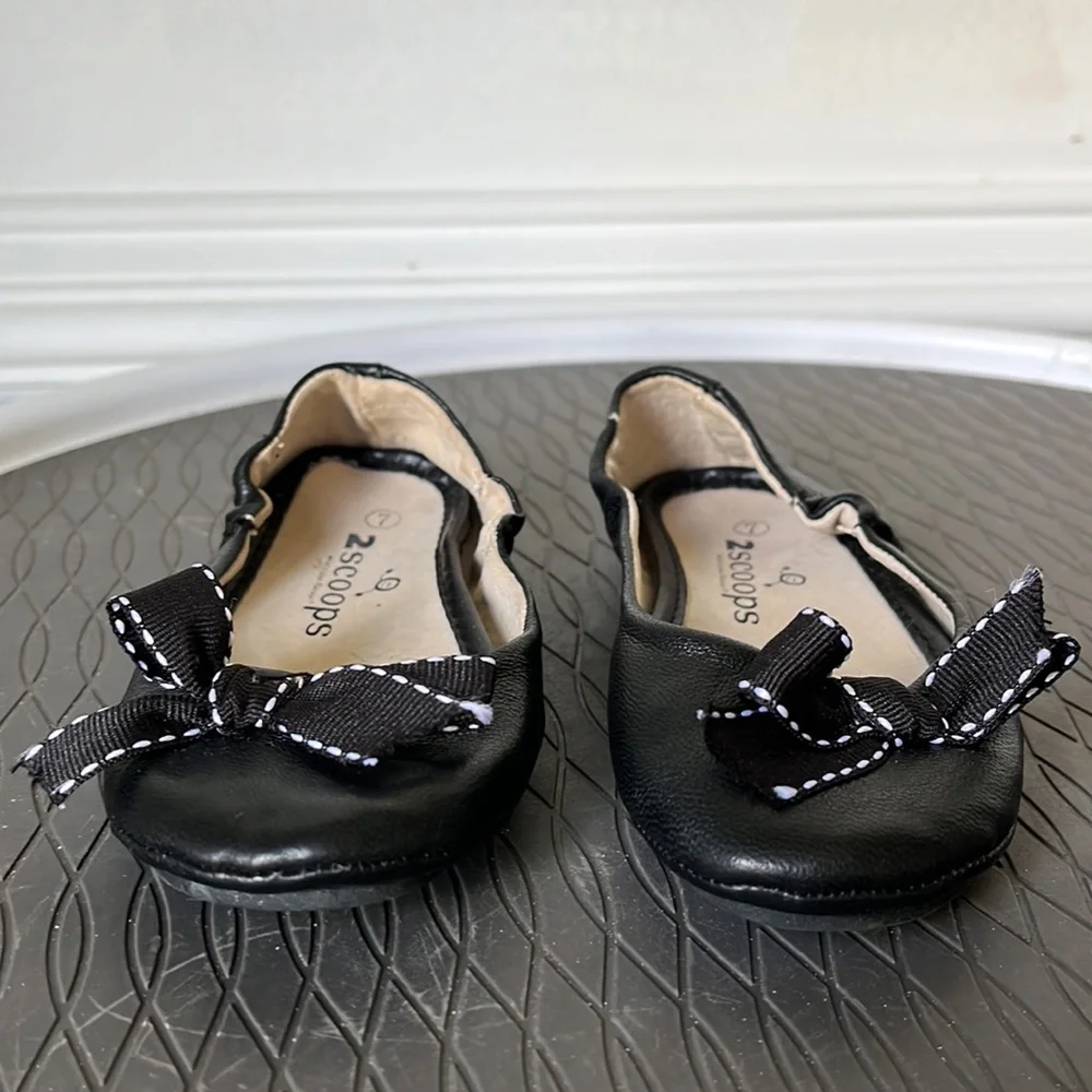 2 Scoops Lambskin ballet flats Almond toe bow black white Size 7